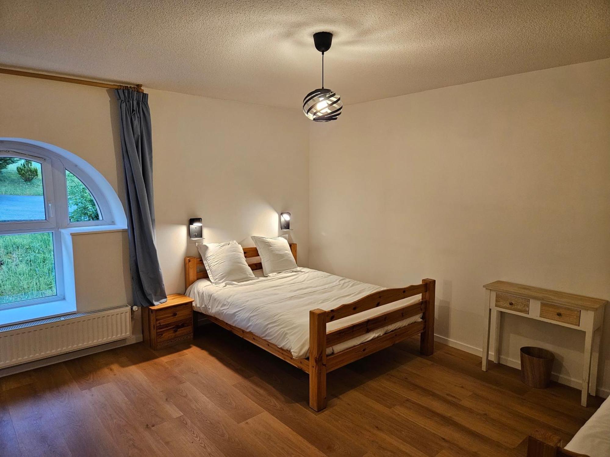 Auberge De Pontgibaud Lathuile ภายนอก รูปภาพ