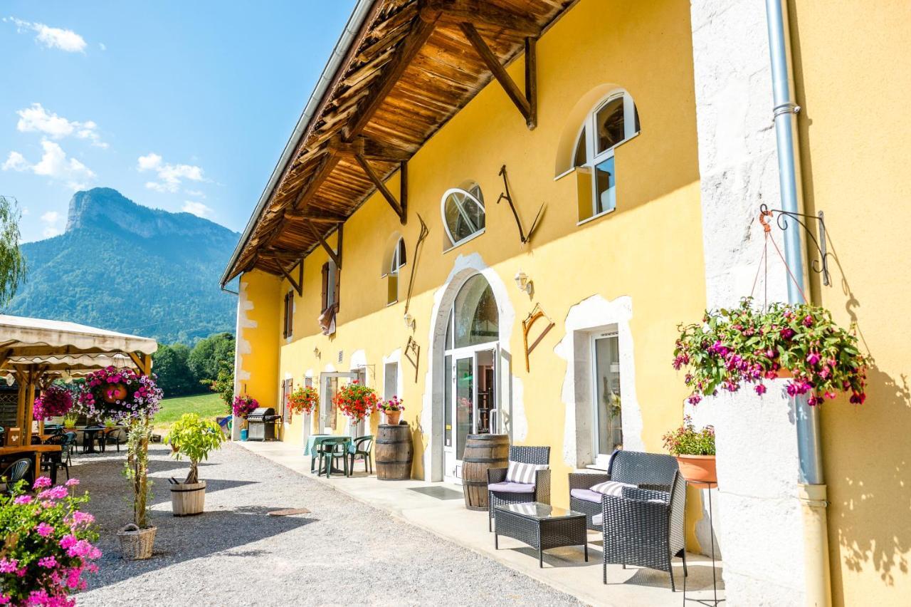 Auberge De Pontgibaud Lathuile ภายนอก รูปภาพ